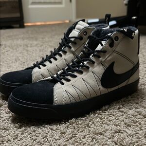 Nike SB BLAZERS Black and Cream Sneakers High-Top